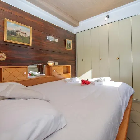 Апартаменти Sainte-foy-l'argentiere Sleeps 6 Pool *